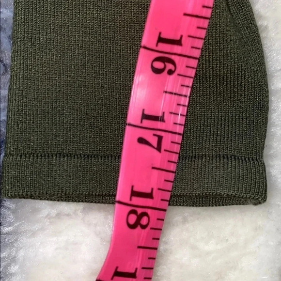 Macy’s I.N.C Olive Green V-neck sweater S - Picture 9 of 10